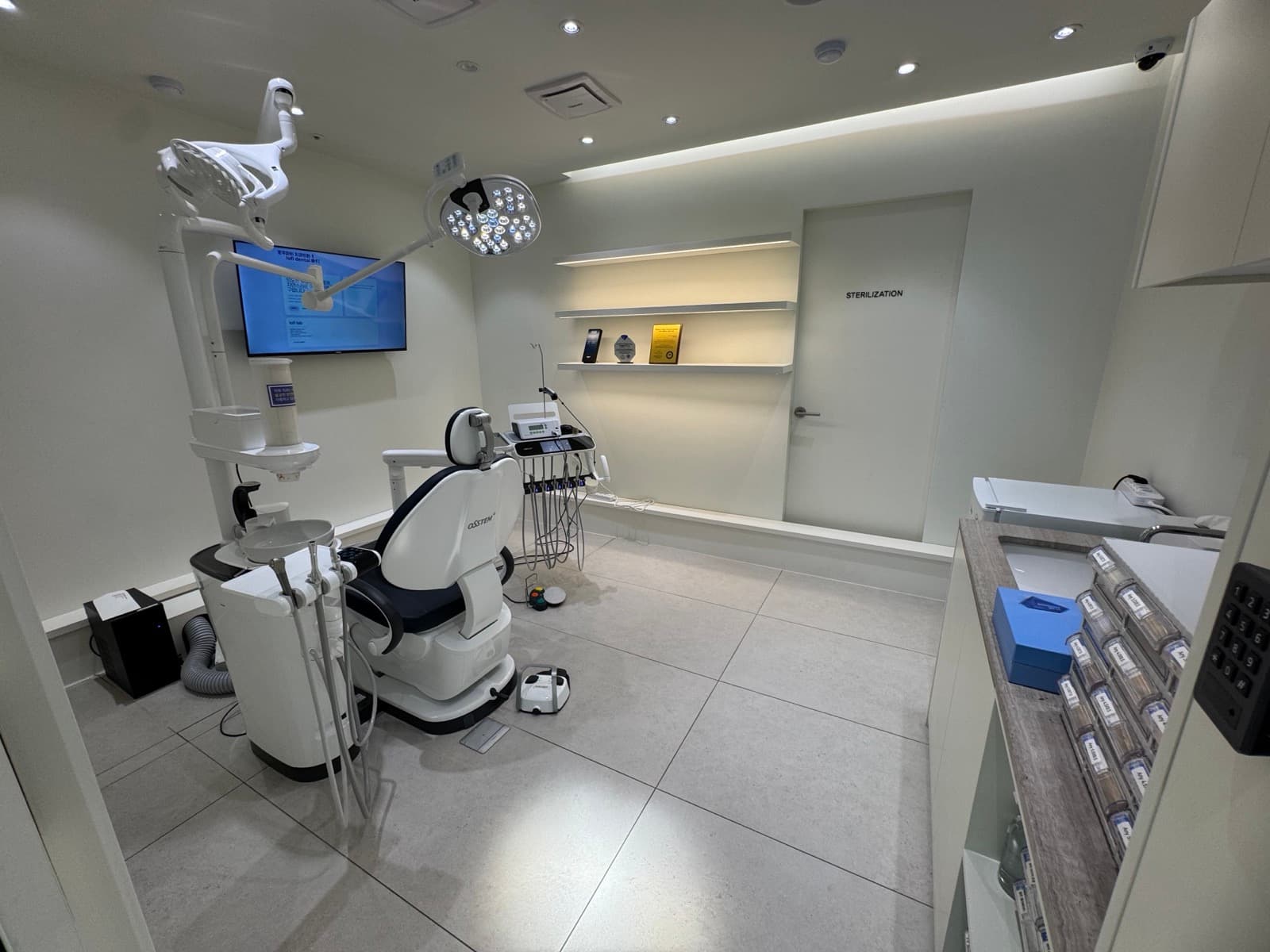 Treatment room at lofi dental